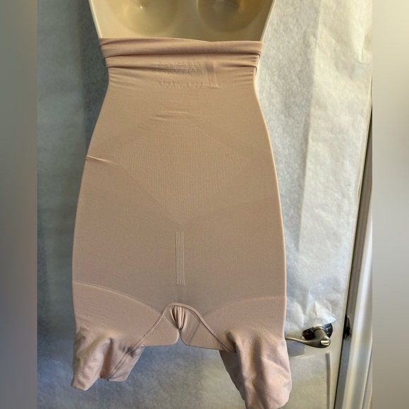 SPANX Oncore high waist mid thigh shaper in soft nude Sz-M. R5 - Picture 4 of 8
